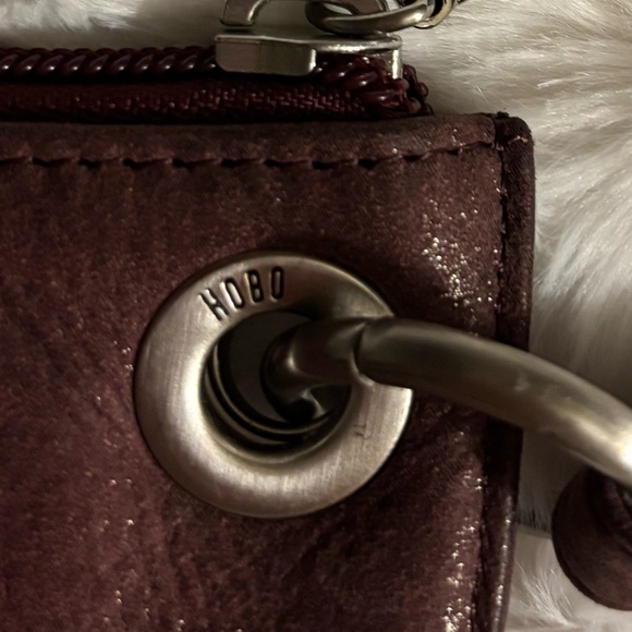 Hobo Burgundy Wine Vida Soft Leather Wristlet & Dust Bag - Picture 4 of 9